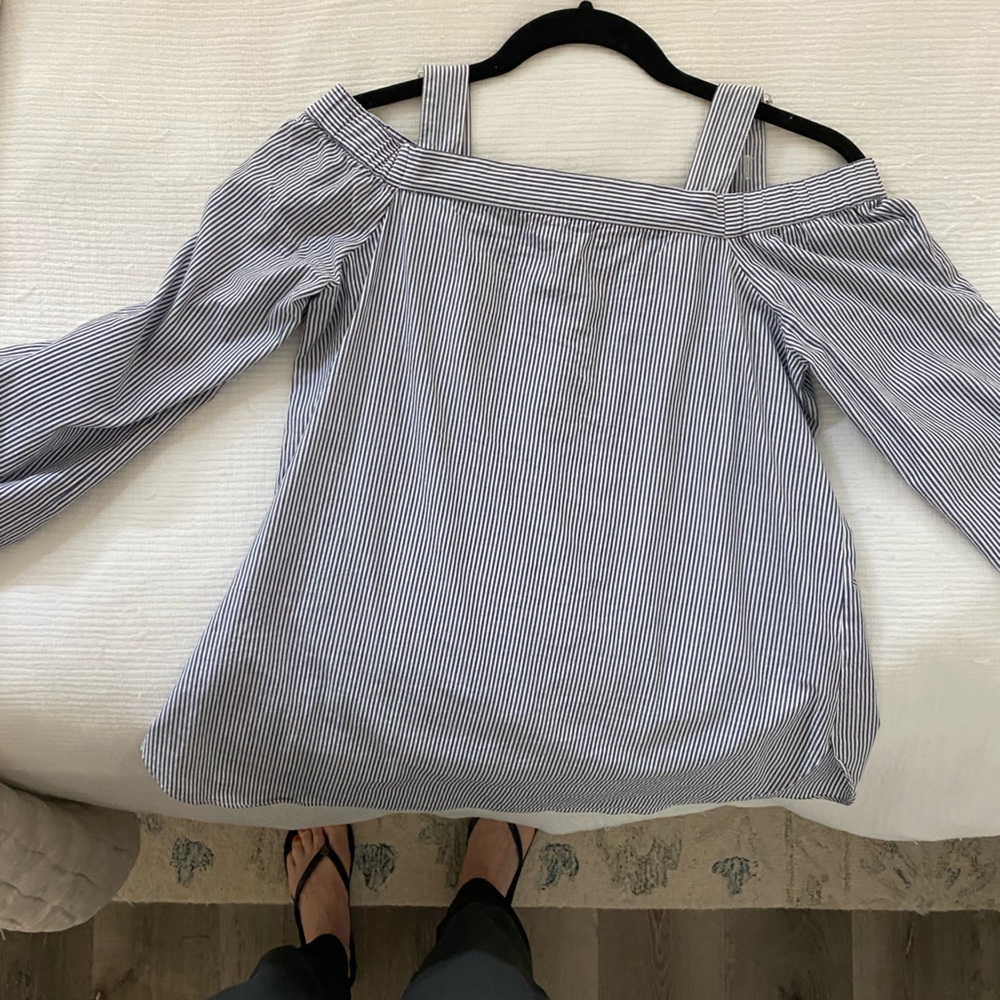 Cute off the shoulder ETC top